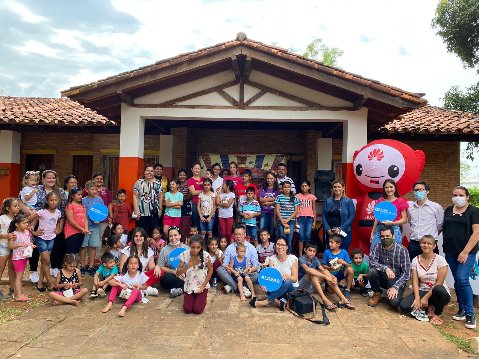 El voluntariado corporativo es un conjunto de actividades promovidas y apoyadas por una empresa, cuya finalidad es involucrar y generar libre participación de sus colaboradores, quienes podrán dedicar su tiempo, capacidades y talento a causas, proyectos y organizaciones solidarias. Foto: Gentileza.