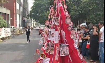 El "árbol de la corrupción" está adornado con fotografías de políticos. (Foto: Líderes del Paraguay)
