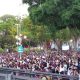 Una multitud de devotos se encuentra en estos momentos en las adyacencias de la Basílica de Caacupé. (Foto: Radio Ñandutí)