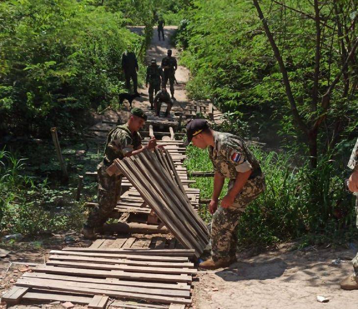 Los uniformados destruyeron los puentes clandestinos. (Foto: Gentileza)