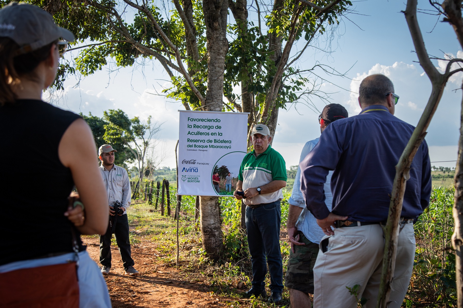 Gracias a una alianza entre Coca-Cola Paraguay, la Fundación Moisés Bertoni y la Fundación Avina se dio cierre a un proyecto que benefició a 252 familias de agricultores. Foto: Gentileza.