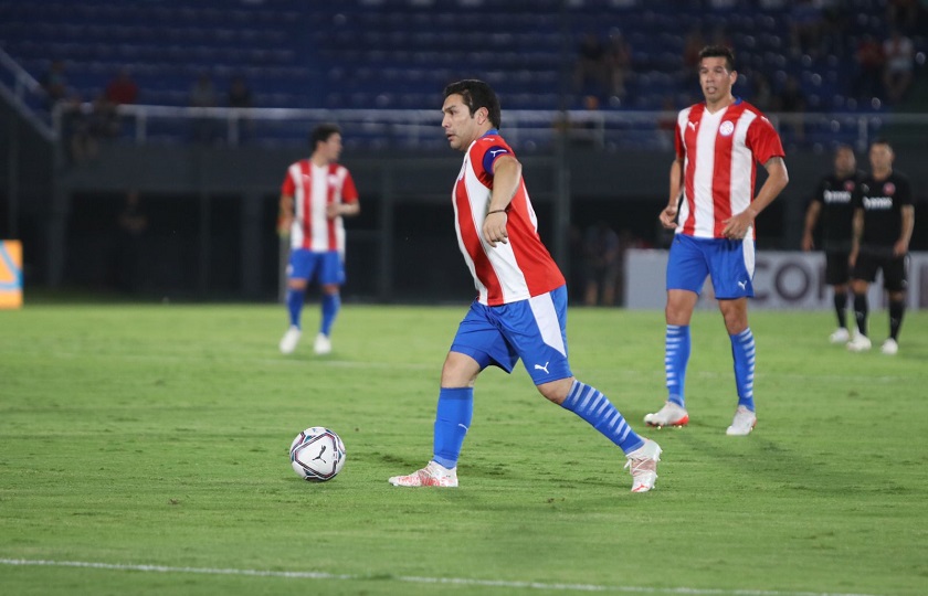 Tras el ataque sufrido, Salvador Cabañas dejó el fútbol como profesión. Foto: @Albirroja.