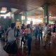 Muchsísima gente llegó en las últimas horas a la Terminal de Ómnibus de Asunción. (Foto Radio Cáritas)