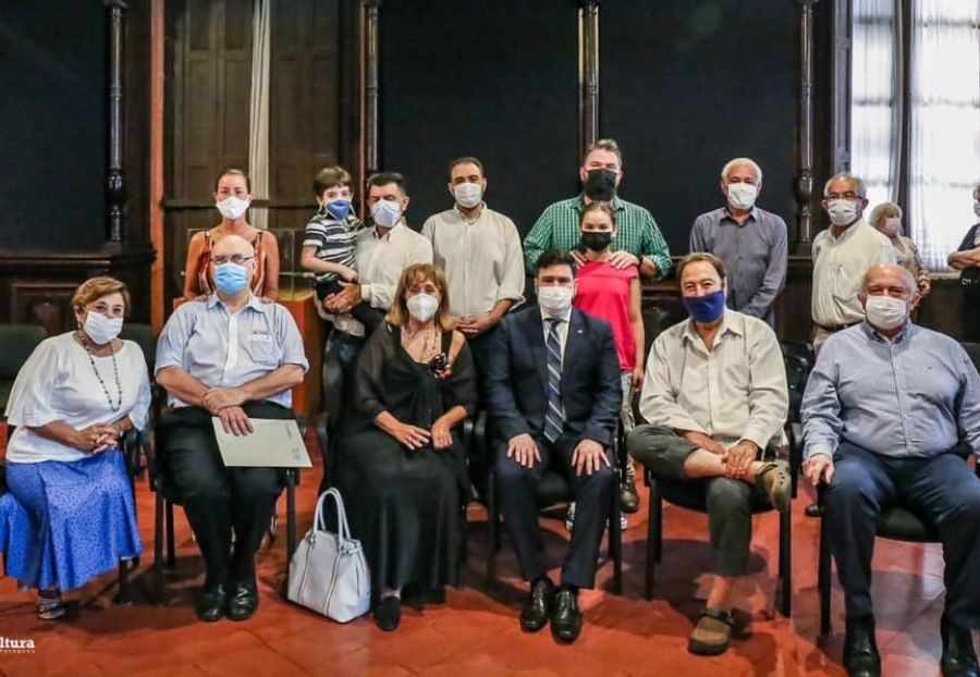 La familia Gondra junto al ministro de Cultura, Rubén Capdevila. Cortesía