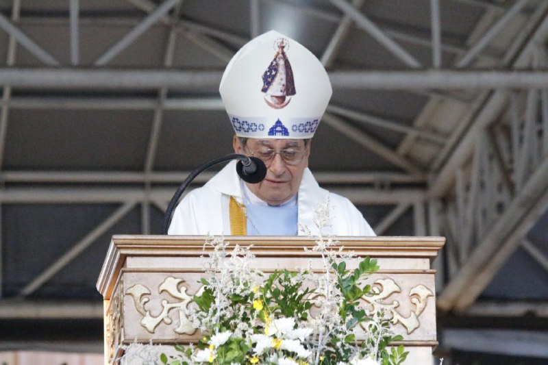 El monseñor Ricardo Valenzuela hizo lectura de la carta. (Foto: Radio Ñanduti).