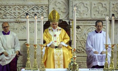 Razinger, aquí aún en fuciniones como papa Benedicto XVI en Nicosia, Chipre. Foto: Picture Aliance.