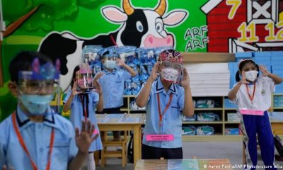 La ley, firmada por el presidente Rodrigo Duterte, establece penas de prisión de hasta 12 años para los adultos que se casen o cohabiten con alguien menor de 18 años de edad. Foto: Picture Aliance.