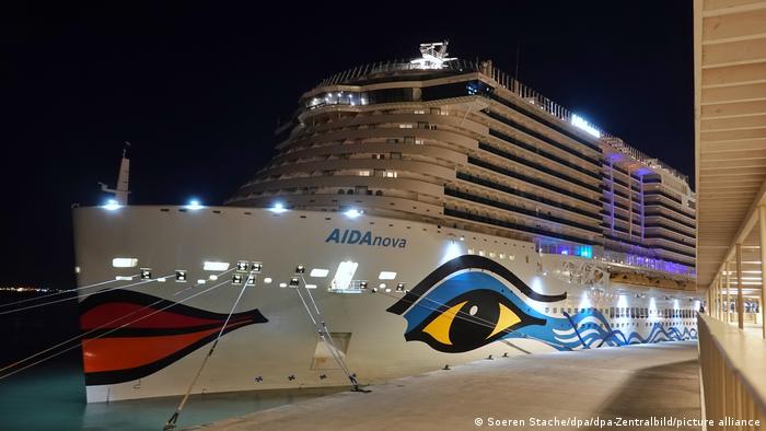 El crucero alemán AIDAnova atracado en el puerto de Lisboa en Año Nuevo. Foto: Picture Aliance.