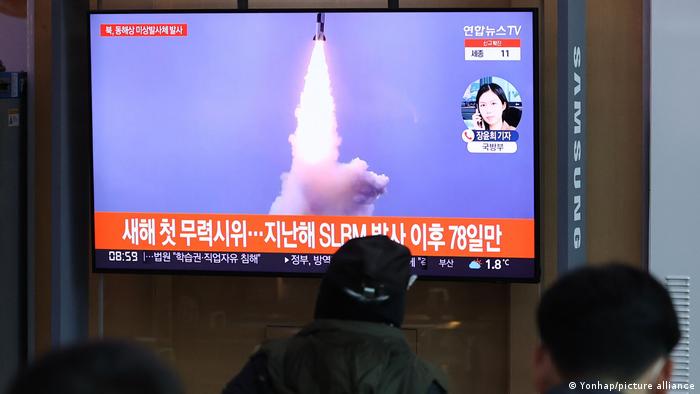 Japón y Corea del Sur no lograron identificar el tipo de proyectil, pero presumen que podría tratarse de un misil. Tokio condenó el lanzamiento de Pyongyang y afirmó que reforzará todavía más sus sistemas de vigilancia. Foto: Picture Aliance.