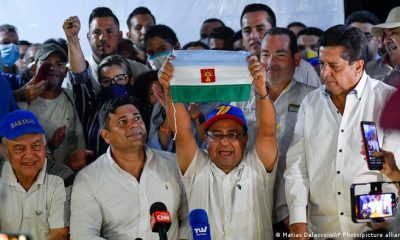 El oficialista Jorge Arreaza se anticipó a los resultados y admitió la derrota en el estado natal de Hugo Chávez, donde el opositor Sergio Garrido ganó con el 55,36 % de los votos, frente al 41,27% del PSUV. Foto: Picture Aliance.