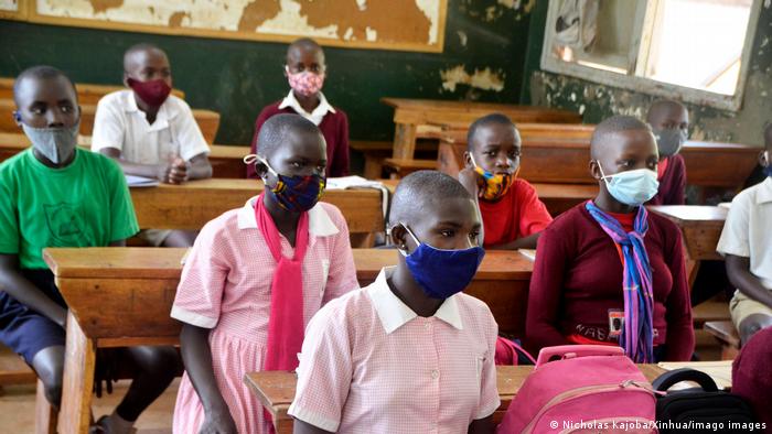 Unos 15 millones de estudiantes de educación primaria y secundaria habían permanecido sin clases en este país de África del Este desde marzo de 2020, cuando se decretó la clausura de los centros educativos para contener la propagación del coronavirus. Foto: Imago Images.