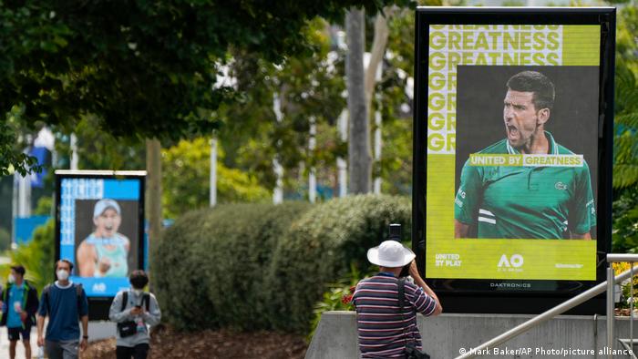 El ministro australiano de Inmigración, Alex Hawke, canceló por segunda vez el visado del tenista número uno del mundo, el serbio Novak Djokovic, lo que da paso a su deportación. Foto: Picture Aliance.