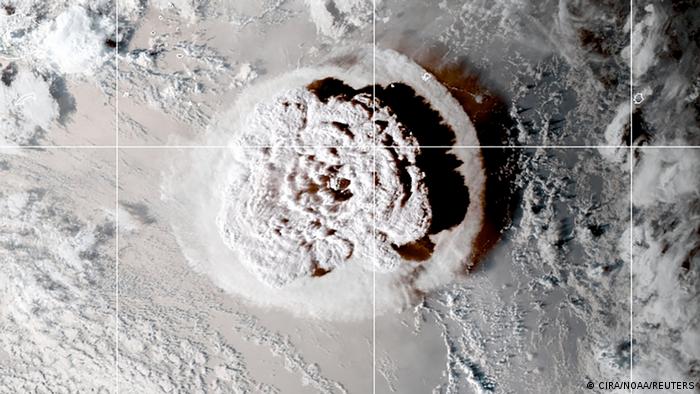 La Oficina Nacional de Emergencia (Onemi) indicó que era posible que un "tsunami menor" llegue a la isla de Pascua, tras la erupción del volcán submarino Hunga Tonga Hunga Ha'apai. Imagen Satelital.