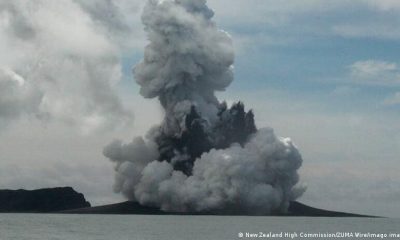 Las víctimas perdieron la vida en una playa de Lambayeque debido al "oleaje anómalo" registrado tras la erupción de un volcán submarino en Tonga, el cual generó alertas en varios países. Foto: Imago Images.