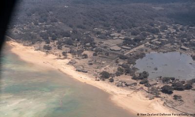 Vuelos de reconocimiento constataron el desastre en el país insular del Pacífico, sin que aún se logre establecer contacto con los habitantes tras el corte de las comunicaciones. Primeros informes confirman dos muertos. Foto: Getty Images.