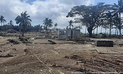 Imágenes proporcionadas por el Consulado del Reino de Tonga en la UE muestran la devastación dejadas por la erupción de un volcán submarino y el posterior tsunami. Foto: Picture Aliance.