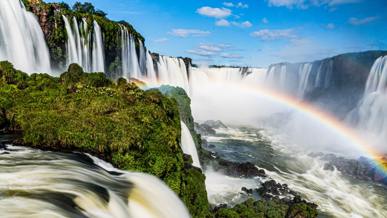 Visitar las célebres Cataratas de Iguaçu -del lado brasileño y del argentino- es una experiencia inolvidable, que hasta 2019 realizaban cerca de dos millones de personas cada año. Foto: Gentileza.