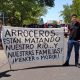 Momento de la manifestación de los pescadores. (Foto Radio Ñanduti- Sofía Alonzo)