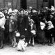 Víctimas llegadas de Hungría al campo de exterminio de Auschwitz en 1944.