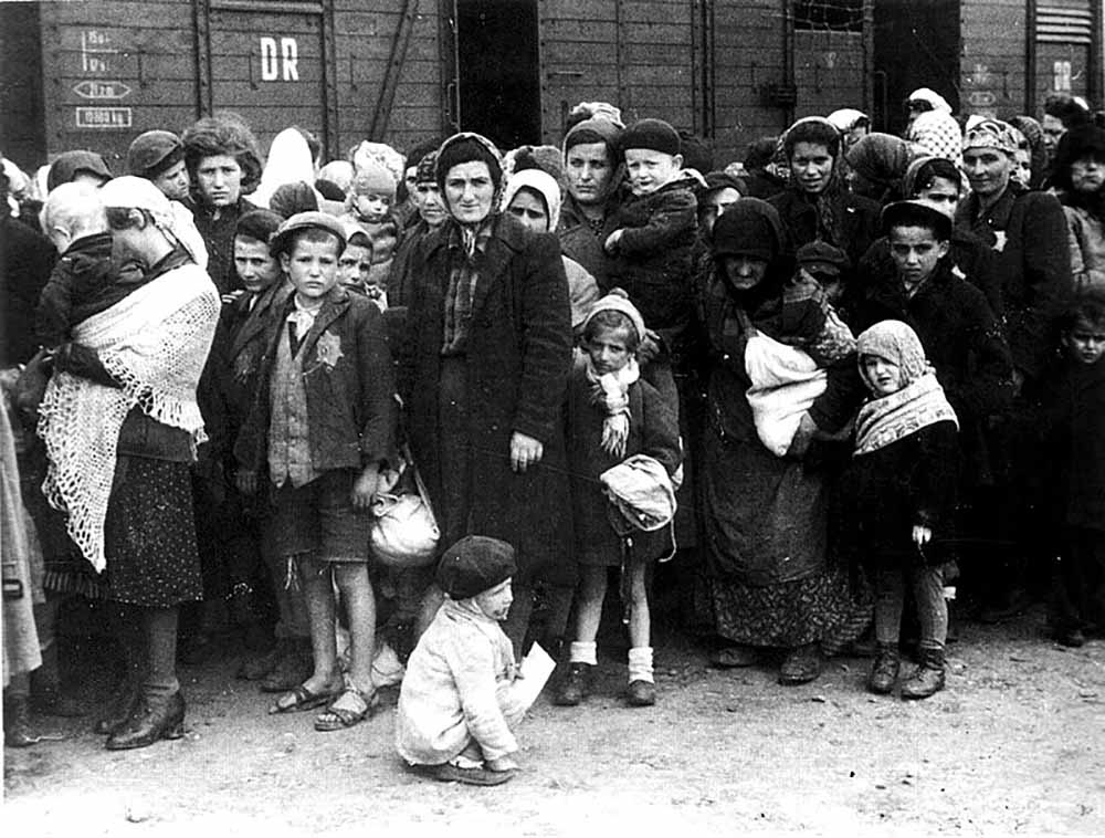 Víctimas llegadas de Hungría al campo de exterminio de Auschwitz en 1944.