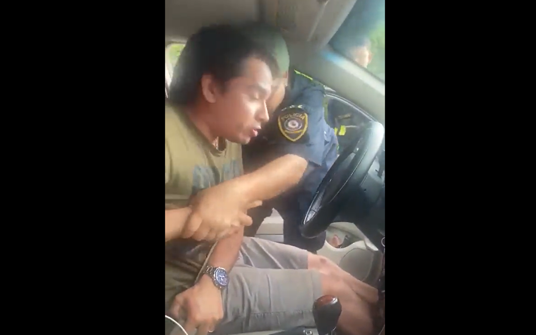 Captura del vídeo del supuesto maltrato contra el conductor. (Foto Captura Vídeo)