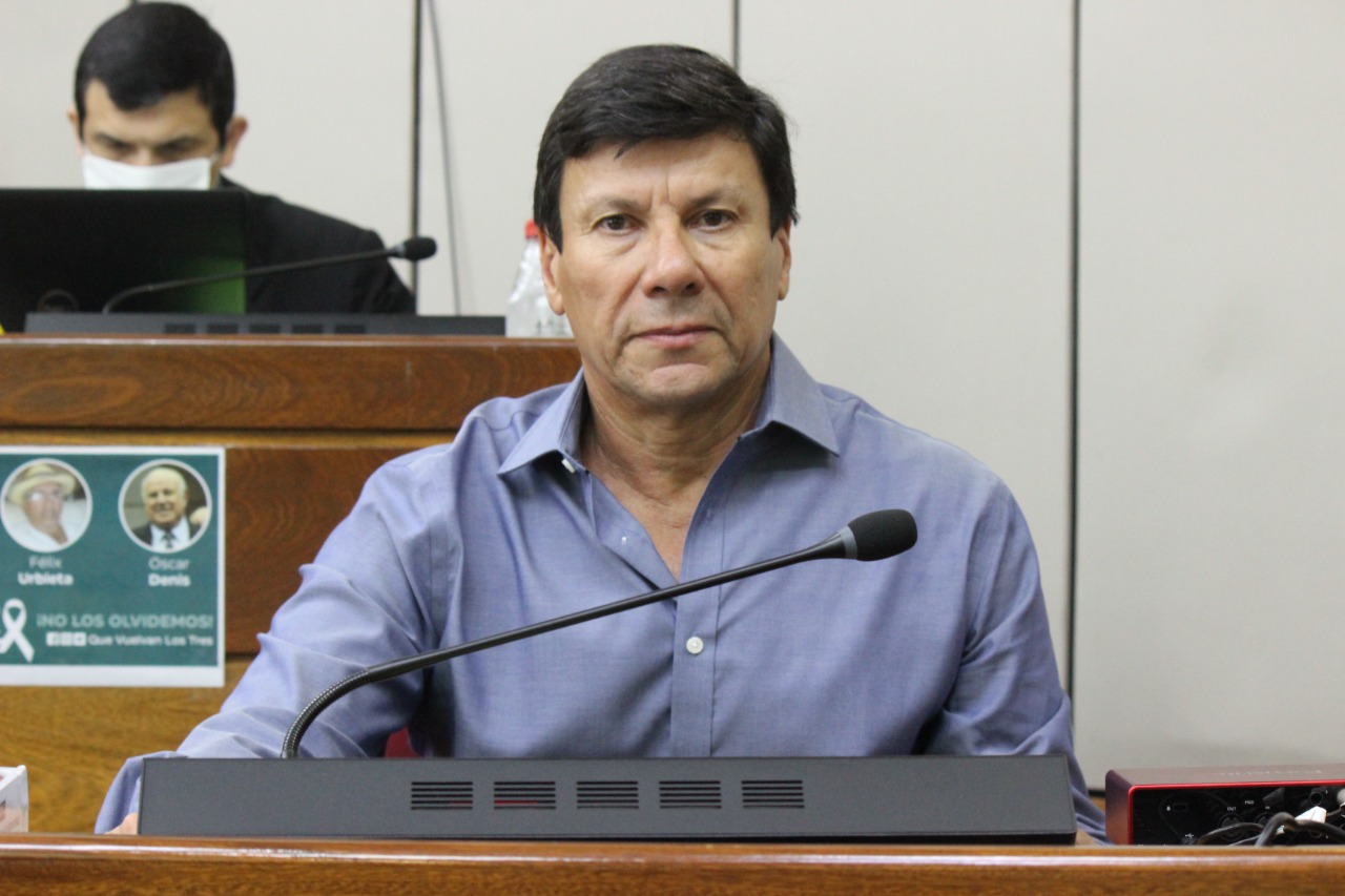 Durante la sesión de la Comisión Permanente de esta mañana, el diputado Walter Harms. Foto: Gentileza.