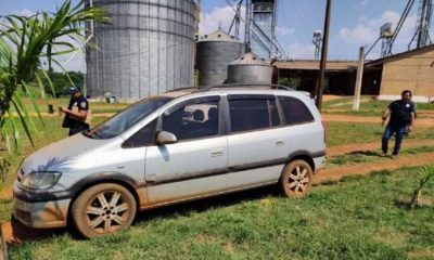 En este vehículo ingresaron los delincuentes, luego abandonaron el rodado en el lugar. Foto: Gentileza.