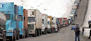 Camioneros en uno de los cortes de ruta. Archivo