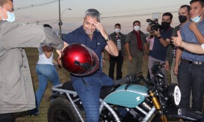 Mario Abdo tras su llegaba para el acto de la ANDE. Foto: Gentileza.