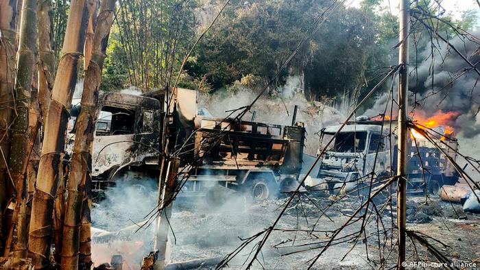 Las tropas del gobierno de la junta militar de Birmania detuvieron a los aldeanos en Hpruso, estado de Kayah, y testigos dijeron que entre ellos había mujeres y niños. Las tropas mataron a tiros a más de 30 personas y prendieron fuego a los cuerpos, según esos informes. Foto: Picture Aliance.