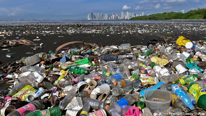 Los residuos plásticos han llegado "a todos los rincones de los océanos" y amenazan "la biodiversidad marina", alertó el Fondo Mundial para la Naturaleza (WWF), que pide un tratado internacional para hacerle frente. Foto: Getty Images.
