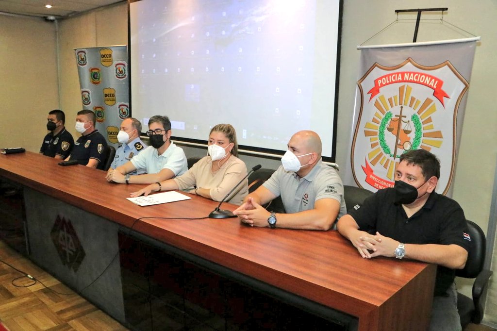 Momento de la conferencia de prensa. (Foto Fiscalía)