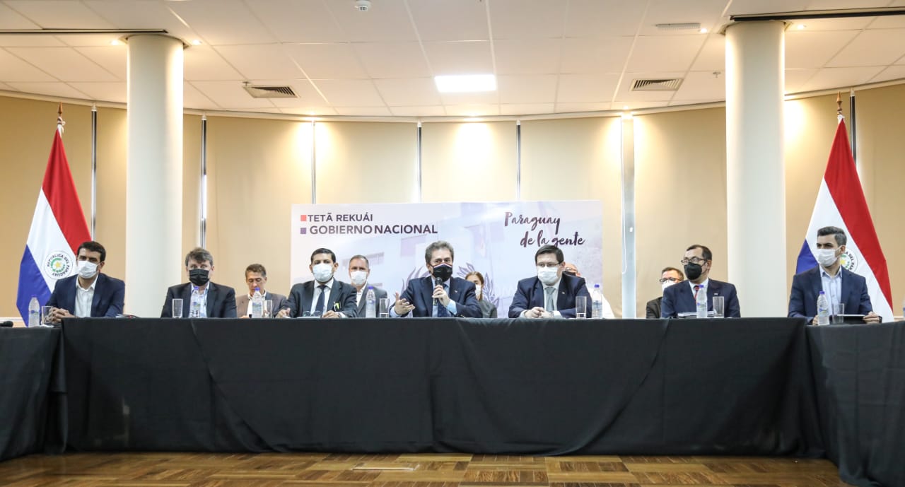 El anuncio lo dieron mediante una conferencia de prensa. (Foto Ministerio de Hacienda)