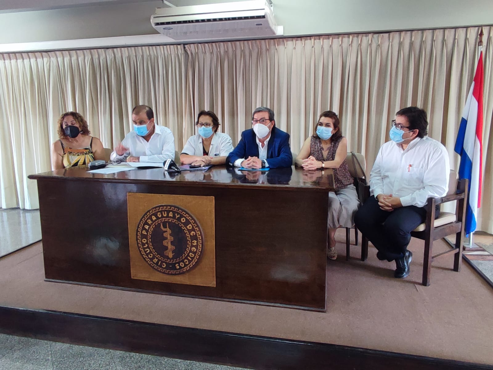 Momento de la conferencia de prensa brindada por representantes del Círculo Paraguayo de Médicos. (Foto Gentileza)