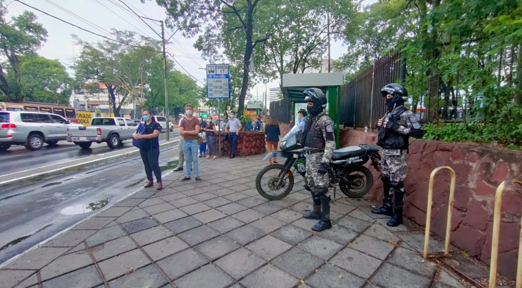 El Grupo Lince acompaña el operativo control y prevención de delitos en transporte público de pasajeros. (Foto Gentileza)