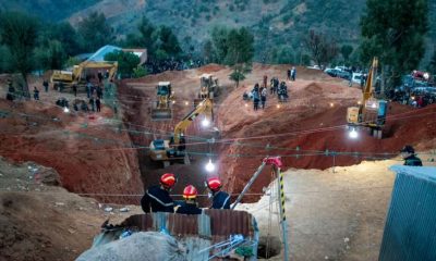 Equipos de emergencia trabajando en el lugar en el que Rayan permanecía atrapado desde el martes. Foto: Infobae.