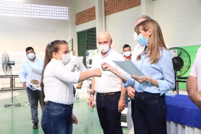 Los jóvenes que trabajan bajo esta modalidad tienen derecho a recibir una remuneración. Foto: Ilustración / Mtess