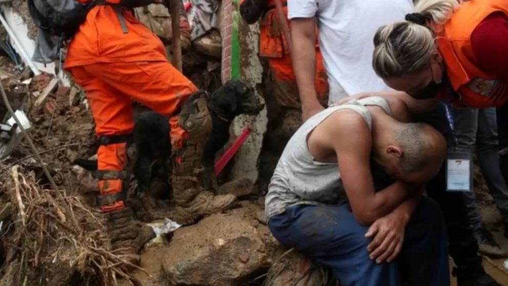 Los deslizamientos de tierra arrasaron con numerosas casas. Foto: BBC Mundo.