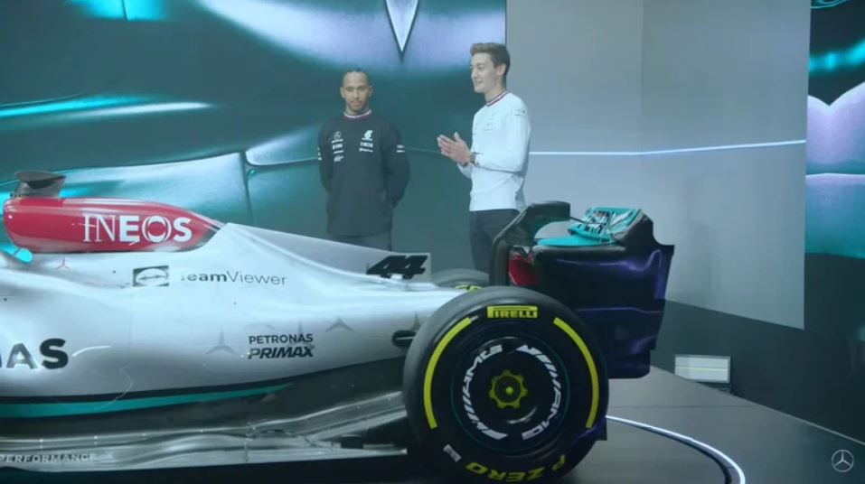 Lewis Hamilton reapareció en la presentación del nuevo Mercedes y habló de su derrota en 2021. Foto: Infobae.