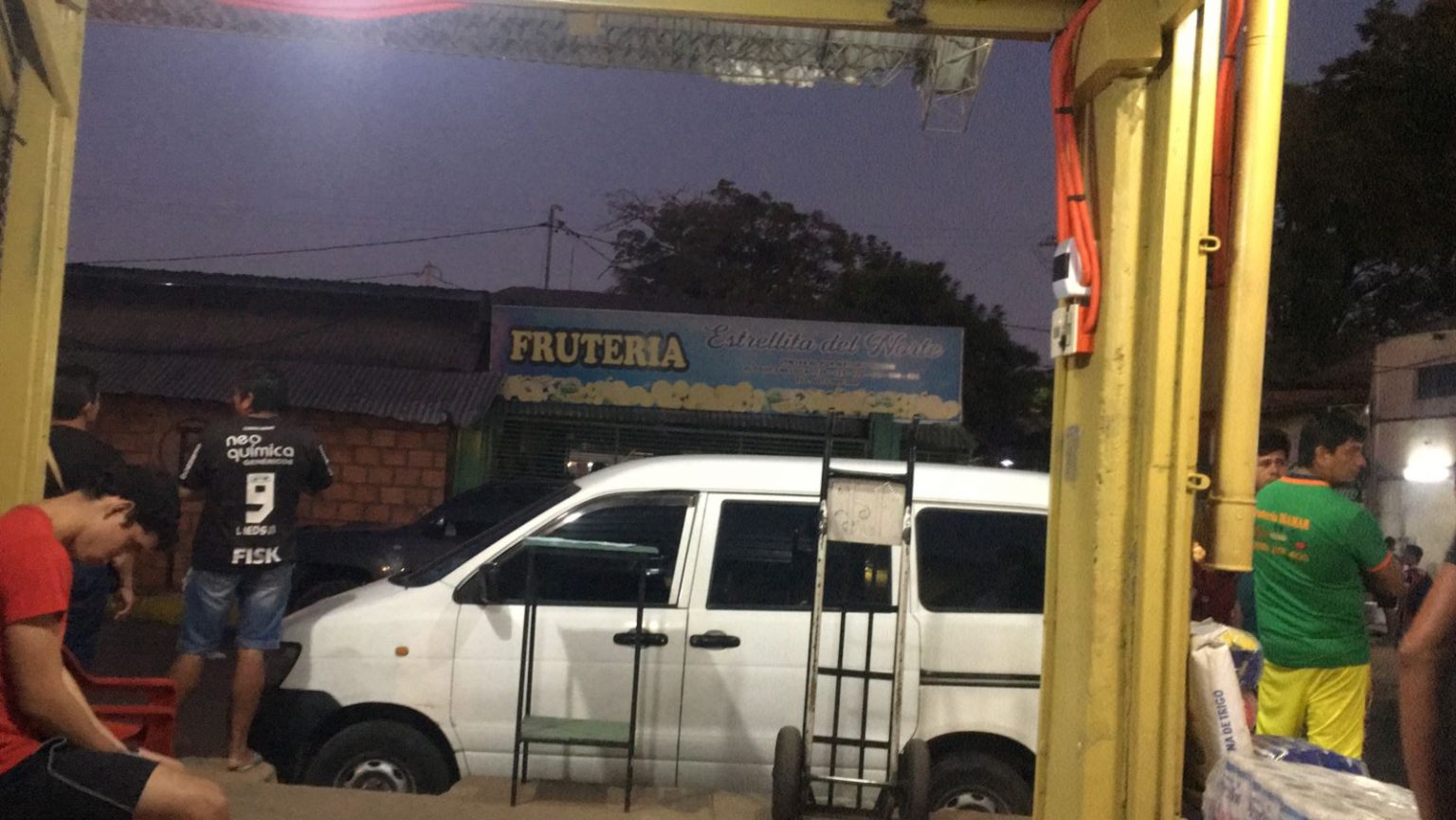 Un sereno de una frutería murió en el Mercado Abasto. (Foto Gentileza).