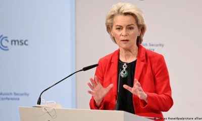 La presidenta de la Comisión Europea, Ursula von der Leyen, en la Conferencia de Seguridad de Múnich 2022. Foto: DW.