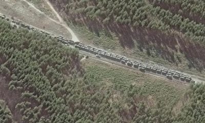 Según cálculos, la caravana militar mide unos 64 kilómetros y está compuesta de cientos de vehículos blindados, tanques, artillería y vehículos de apoyo logístico. Foto: BBC.