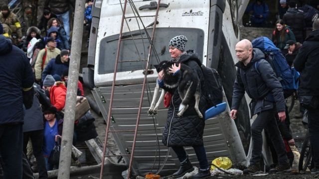 Las autoridades ucranianas denuncian que Rusia está atacando objetivos civiles por todo el país, incluido hospitales y escuelas. Foto: Getty Images.