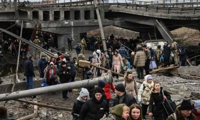 Al igual que Irpín, las pequeñas poblaciones de Hostomel y Bucha, al noroeste de Kiev, han sido escenario de violentos enfrentamientos en los últimos días. Foto: Getty Images.