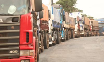 Camioneros iniciario movilización. (Foto Radio Ñanduti).