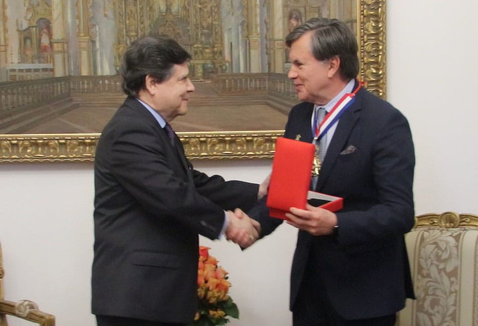 La entrega de la distinción estuvo a cargo del Canciller paraguayo, Euclides Acevedo, en una ceremonia en la sala de audiencias del Ministro de Relaciones Exteriores. Foto: Gentileza IICA.