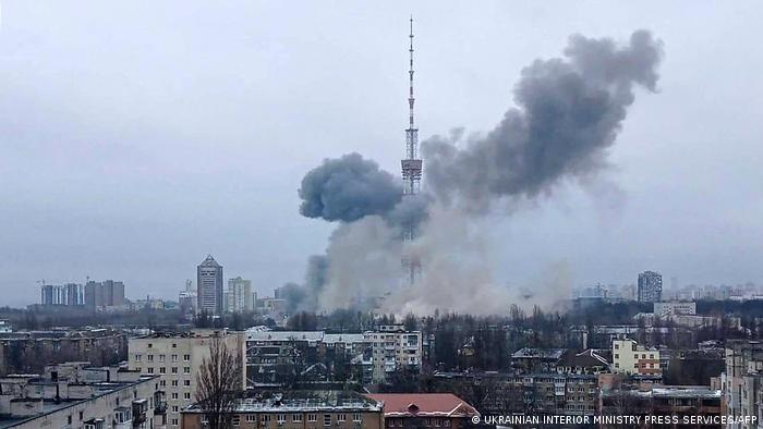 El bombardeo provocó la interrupción de la difusión de los canales, que "no funcionarán durante un tiempo", informó el gobierno ucraniano. Foto: Agencias.