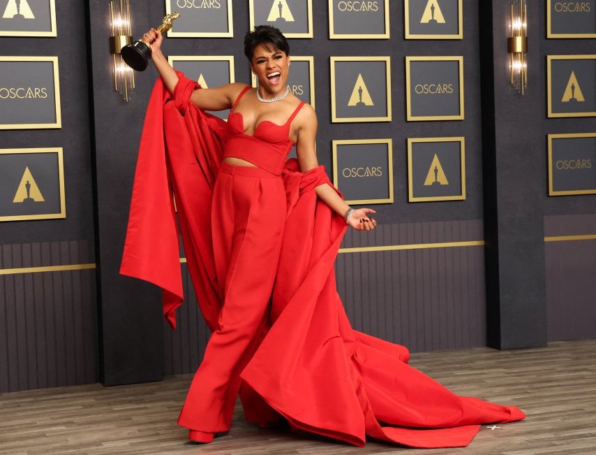 ArianaDeBose, conmovida por el premio. Cortesía