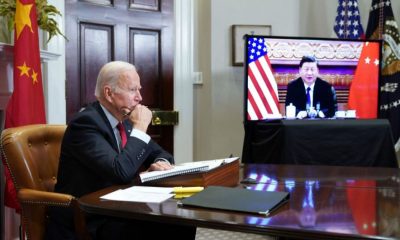 Los presidentes Joe Biden y Xi Jinping, durante su conversación telemática en noviembre pasado. Foto: El País.