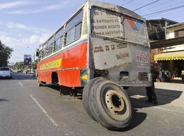 Bus chatarra, uno de los miles a los que el Gobierno subsidia.